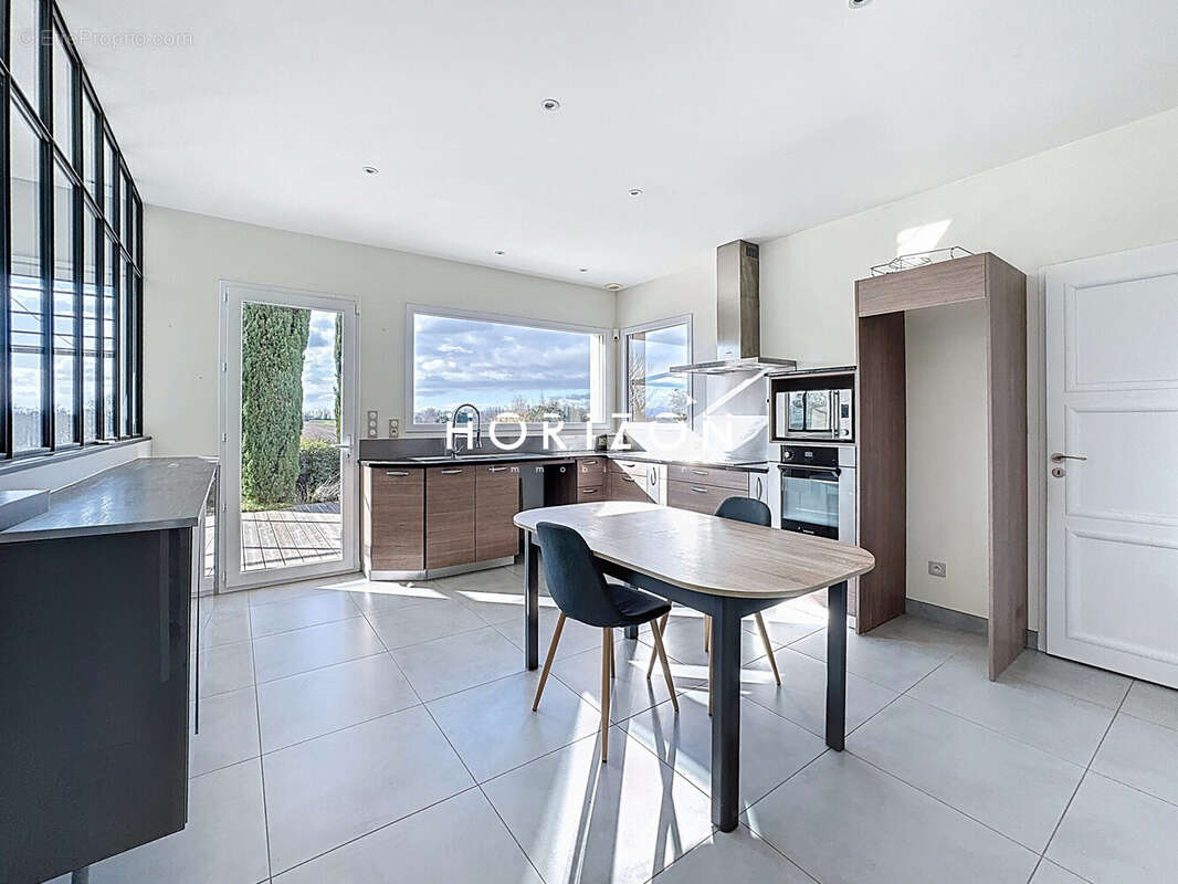 Maison à PEYZIEUX-SUR-SAONE