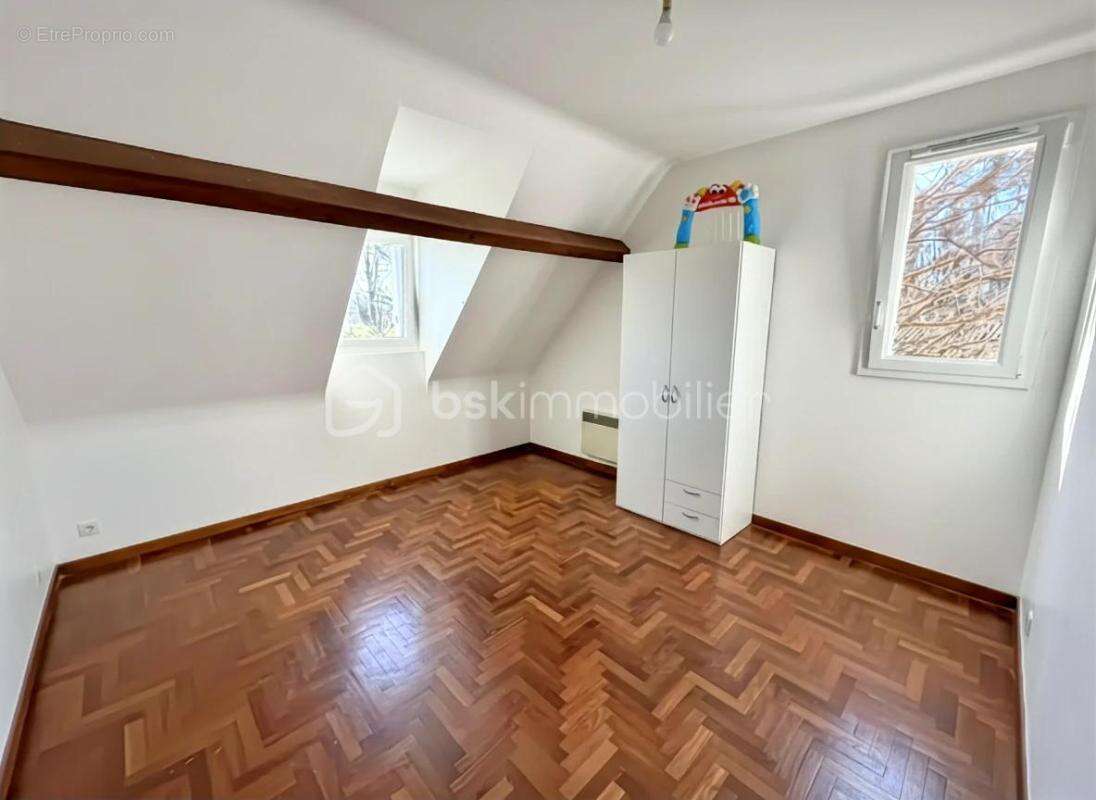 Maison à OGEU-LES-BAINS