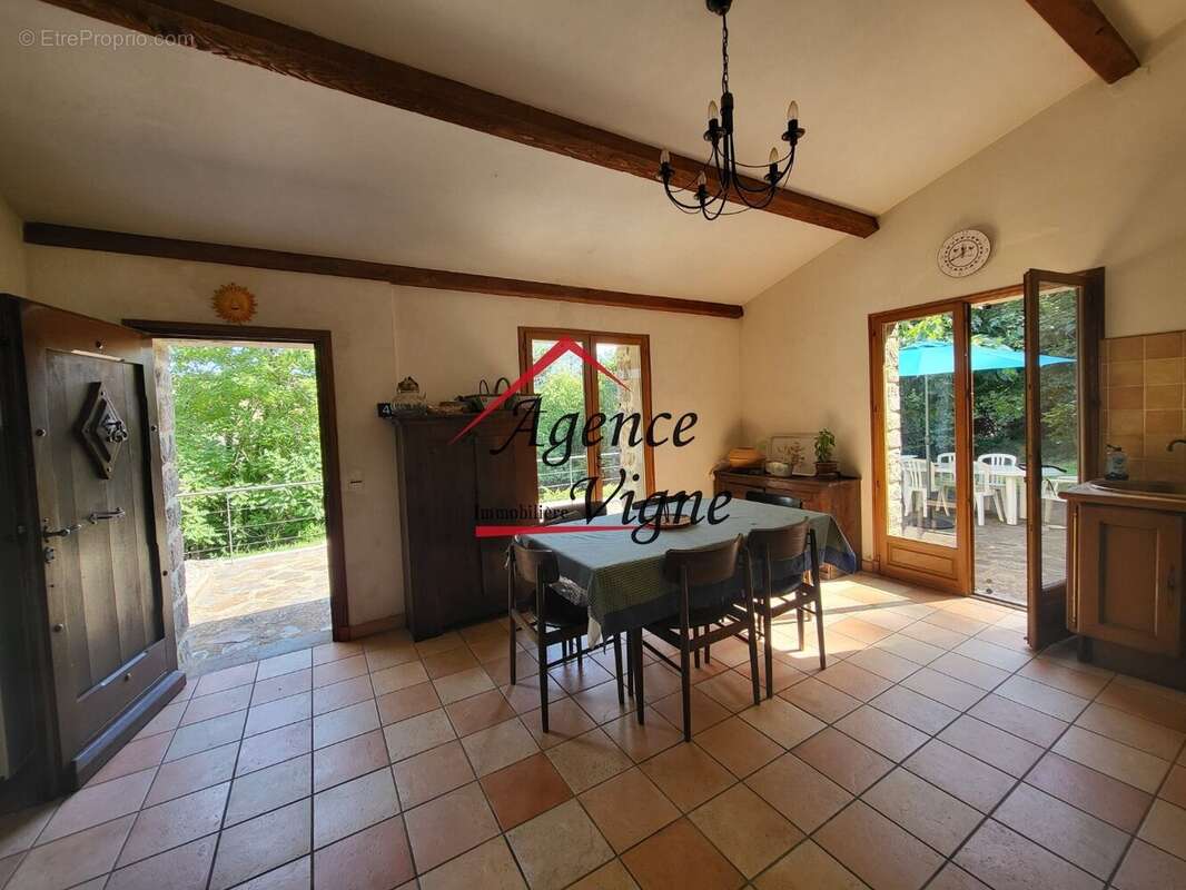 Jolie villa en pierres avec piscine - photo 4