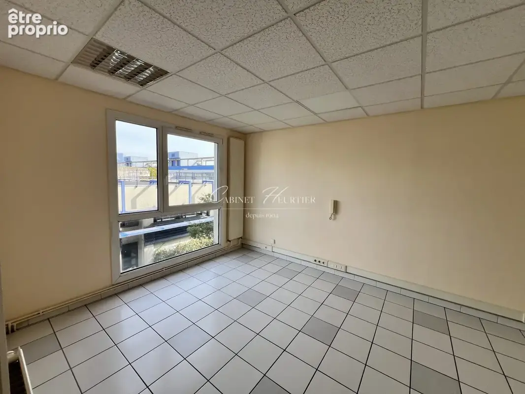 Commerce 59 m² à vendre à Echirolles (38130) - photo 1