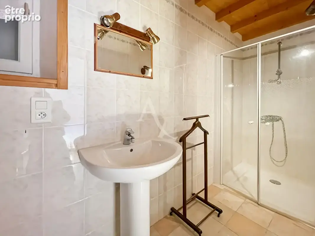 Maison en pierre avec dépendances ! 4 chambres - 7 334 m2 de terrain - photo 10