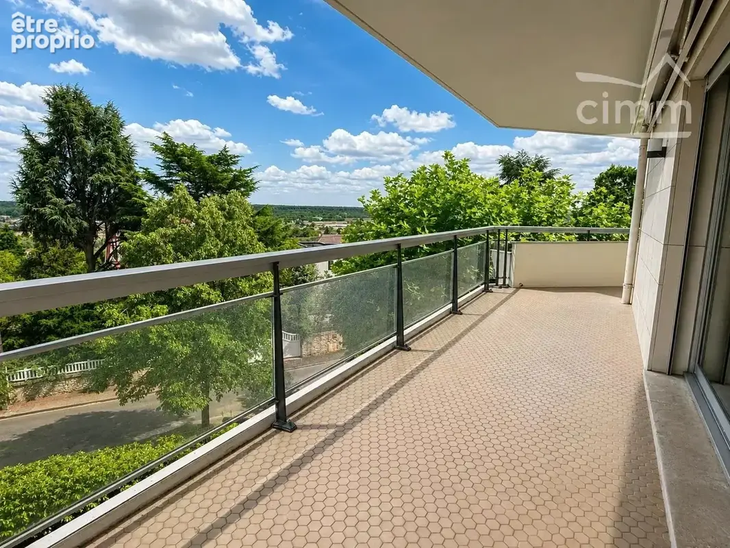 BLOIS – Appartement de standing 145 m² – Terrasse – Vue dégagée – 3ᵉ étage avec ascenseur - photo 2