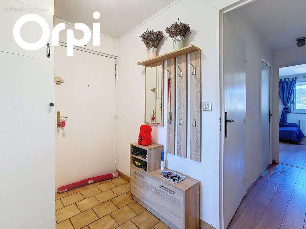 Appartement à SOLLIES-PONT