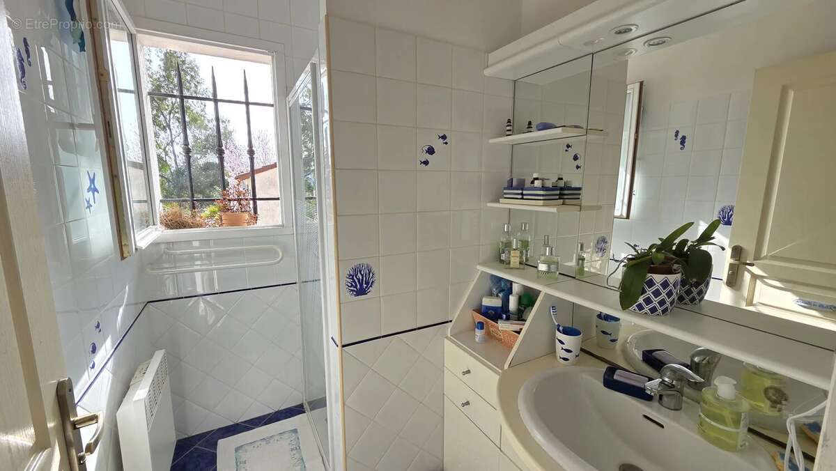 Maison à TOURRETTES