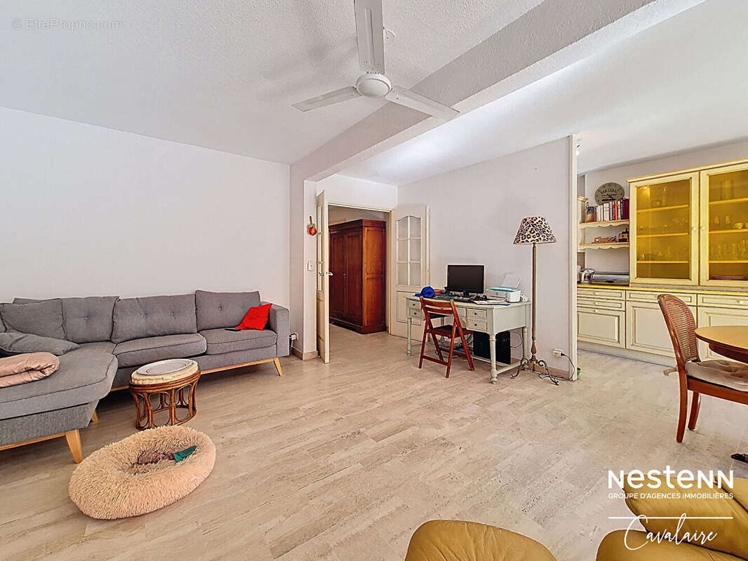 Dernier étage pour cet appartement au centre ville de Cavalaire-sur-Mer 4 pièces environ 100 m² avec 3 terrasses et stationnemen - photo 5