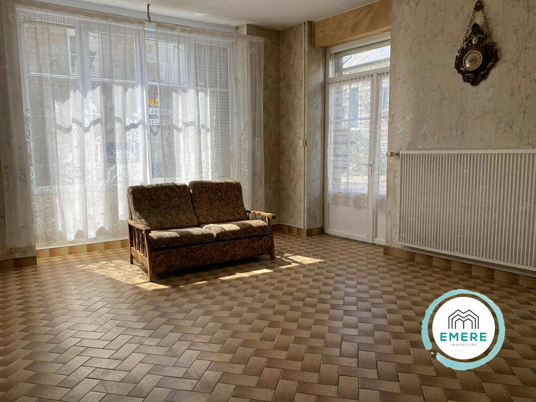 Maison 99 m² à Saint-Georges-De-Reintembault  - photo 6