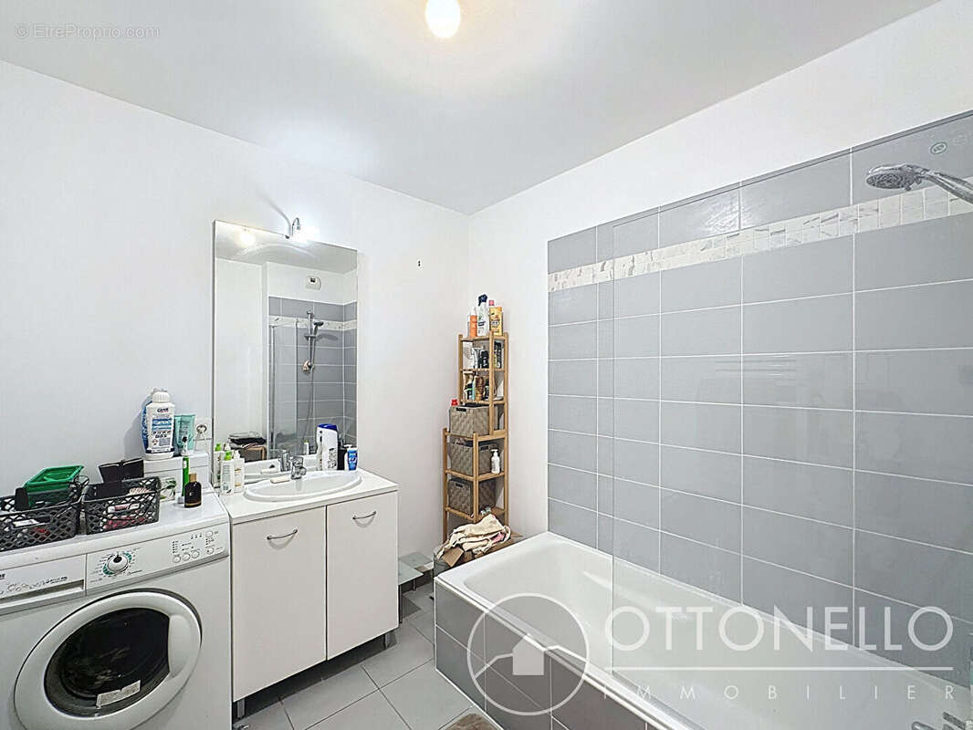 Appartement à ROQUEBRUNE-SUR-ARGENS