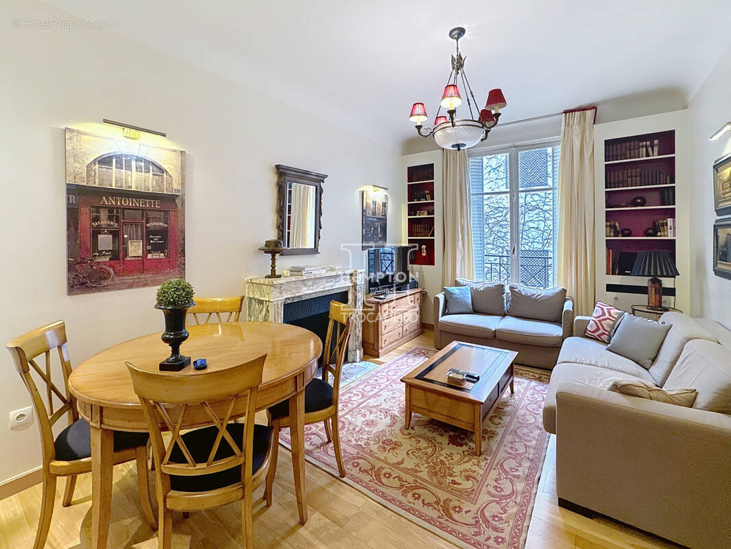 Appartement à PARIS-8E