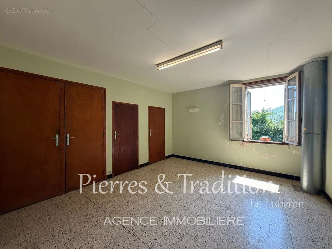 Luberon, maison de village à rénover à Castellet - photo 6