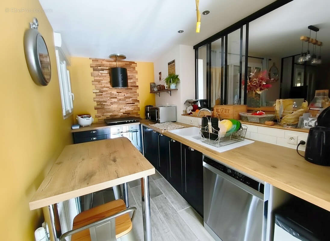 Maison renovee 4 chambres et double garage - photo 3
