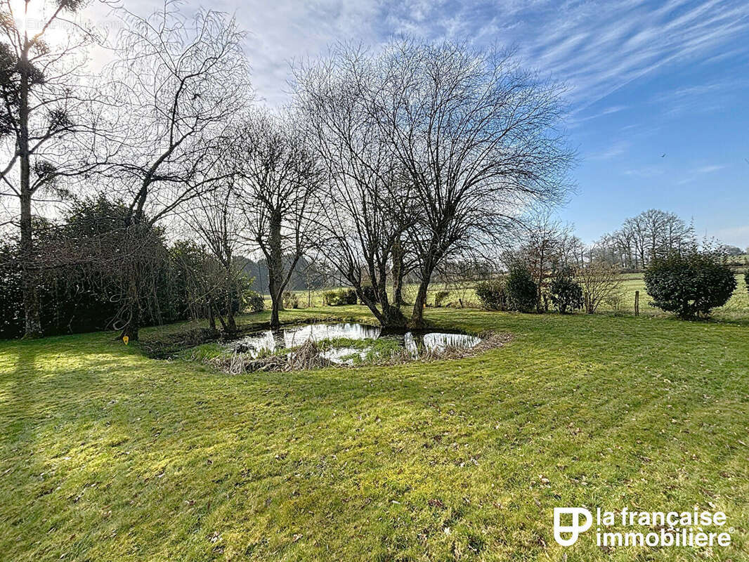 Terrain à LA BOUEXIERE