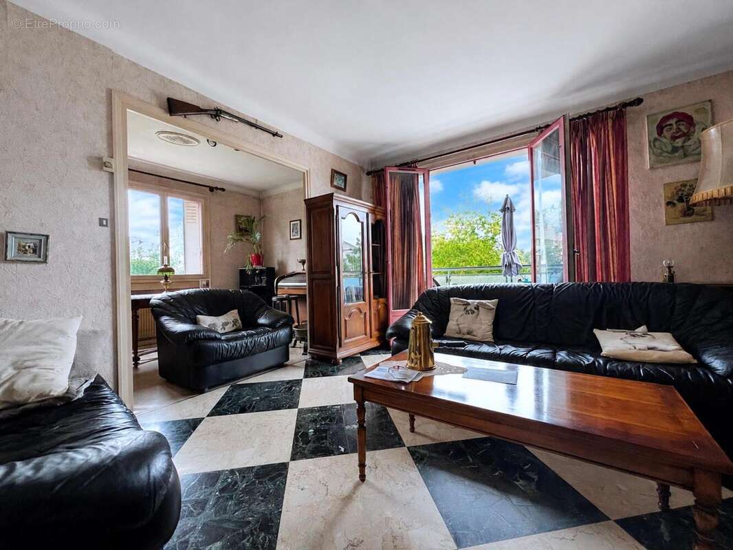 Appartement 77 m² à Decines-Charpieu  - photo 3