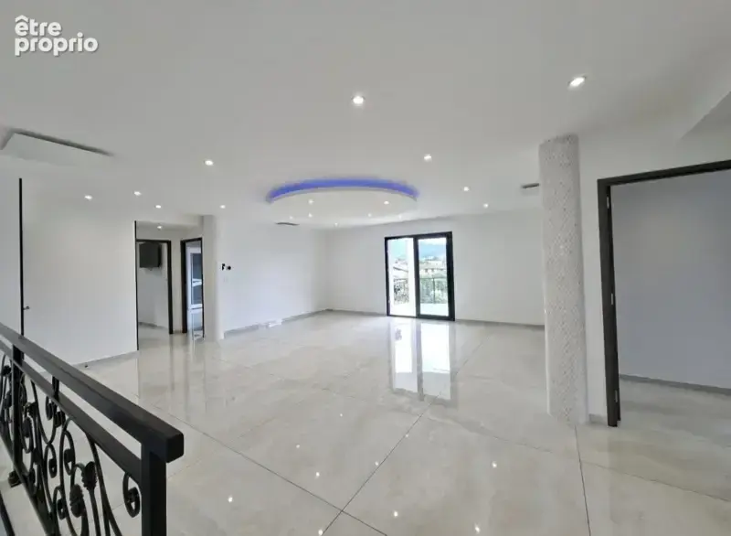 Villa de 8 pièces principales - photo 6