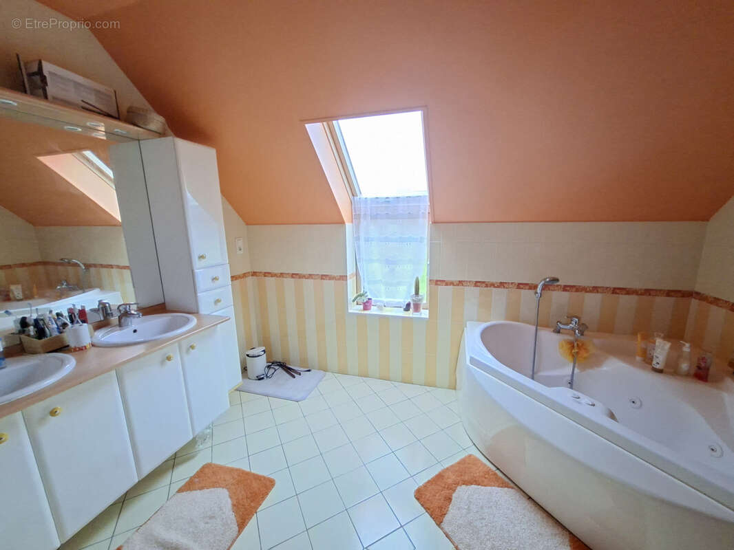Maison 211 m² à Sainte-Mere-Eglise  - photo 5