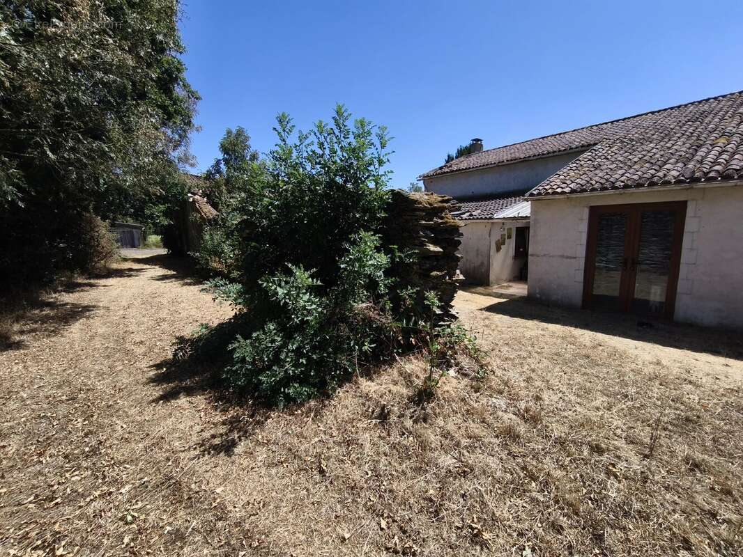 Maison de campagne de 4 chambres avec grange et fort potentiel - photo 18