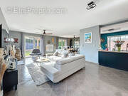 Maison à SAINT-ETIENNE-SUR-CHALARONNE