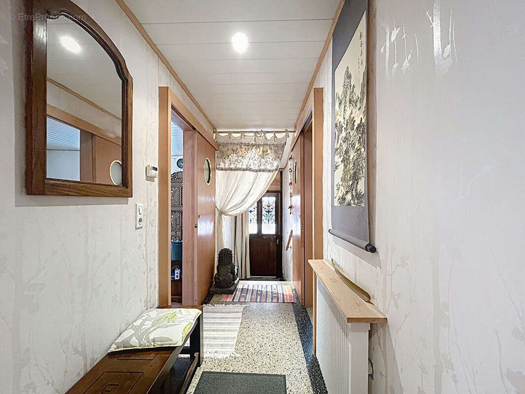 Appartement à ARS-SUR-MOSELLE