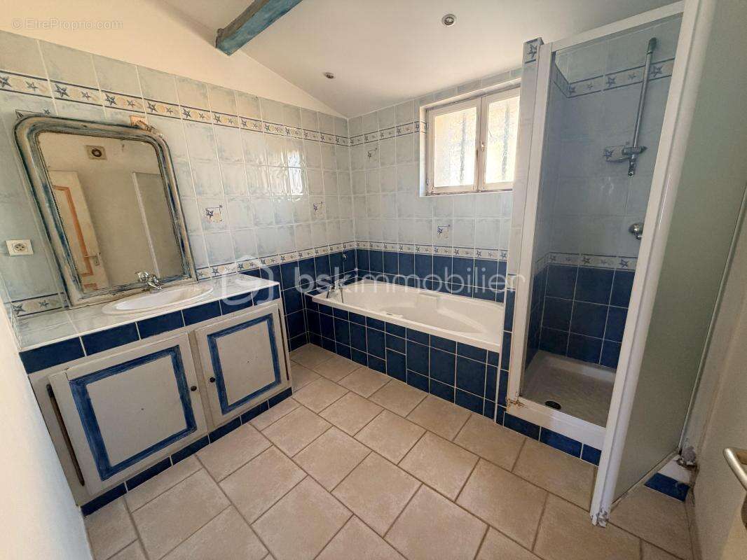 Commerce à SAINT-CYR-SUR-MER