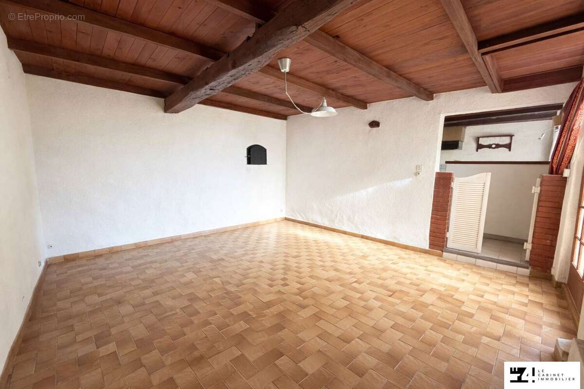 Maison à LUSSAN-ADEILHAC