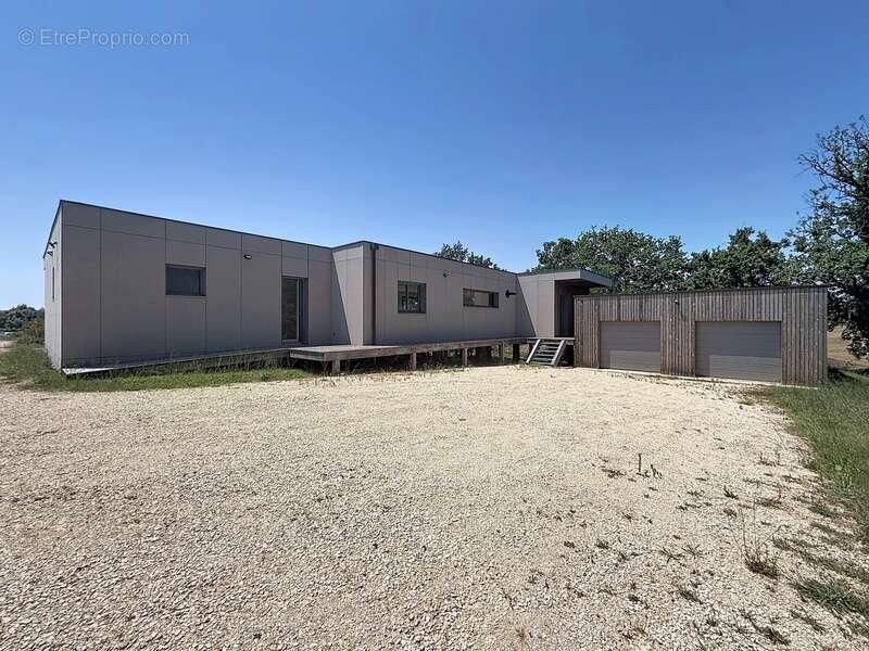 Maison à vendre plain-pied en bois de 149 m², 5 pièces, piscine, 2 garages - BERGERAC (24) - photo 3