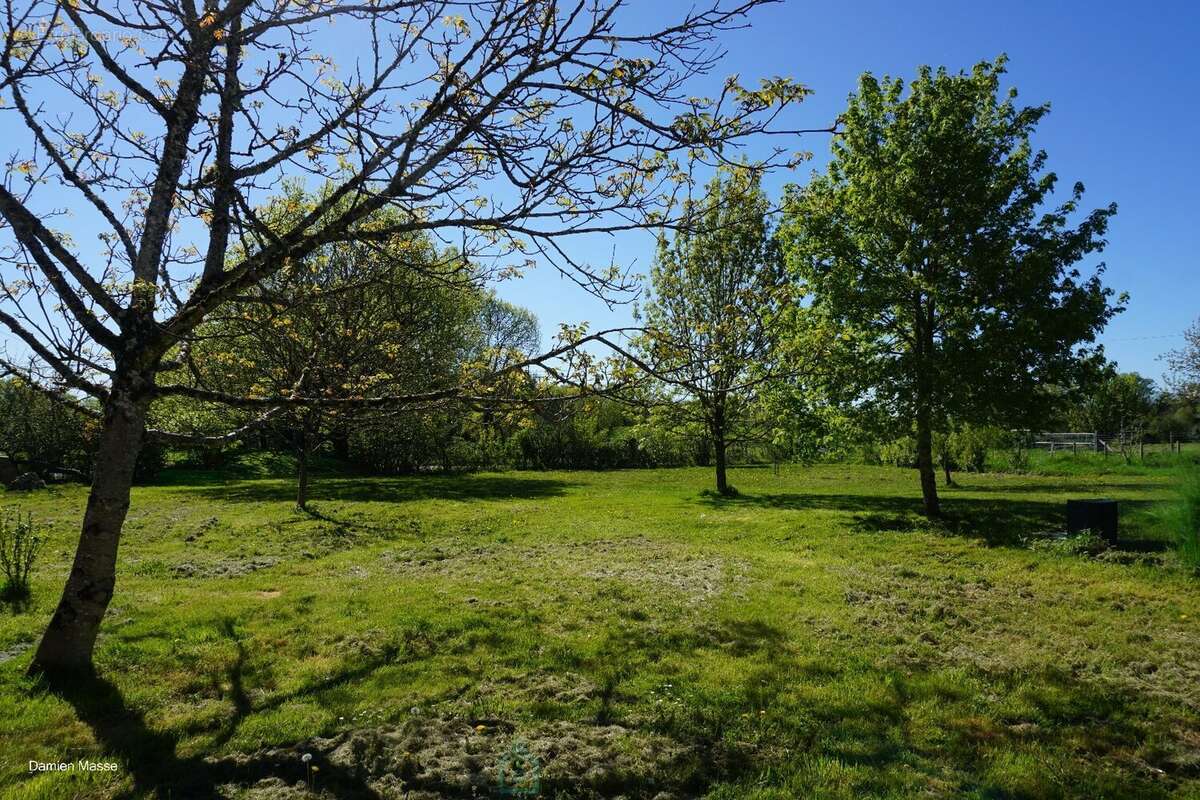 Maison à SAINT-SAUD-LACOUSSIERE
