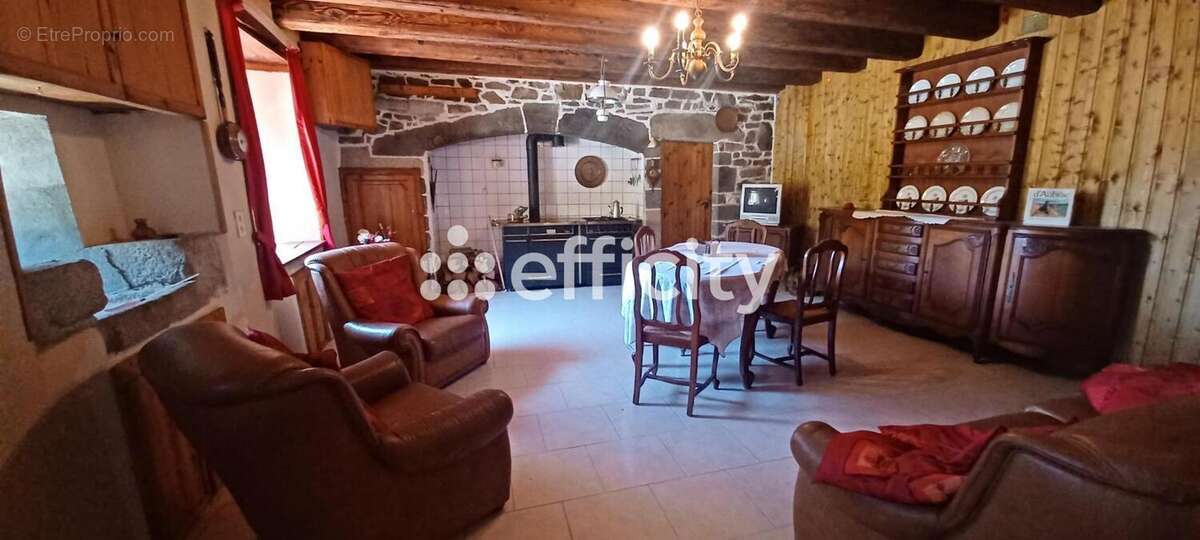 Maison 92 m² à Chaudes-Aigues  - photo 3