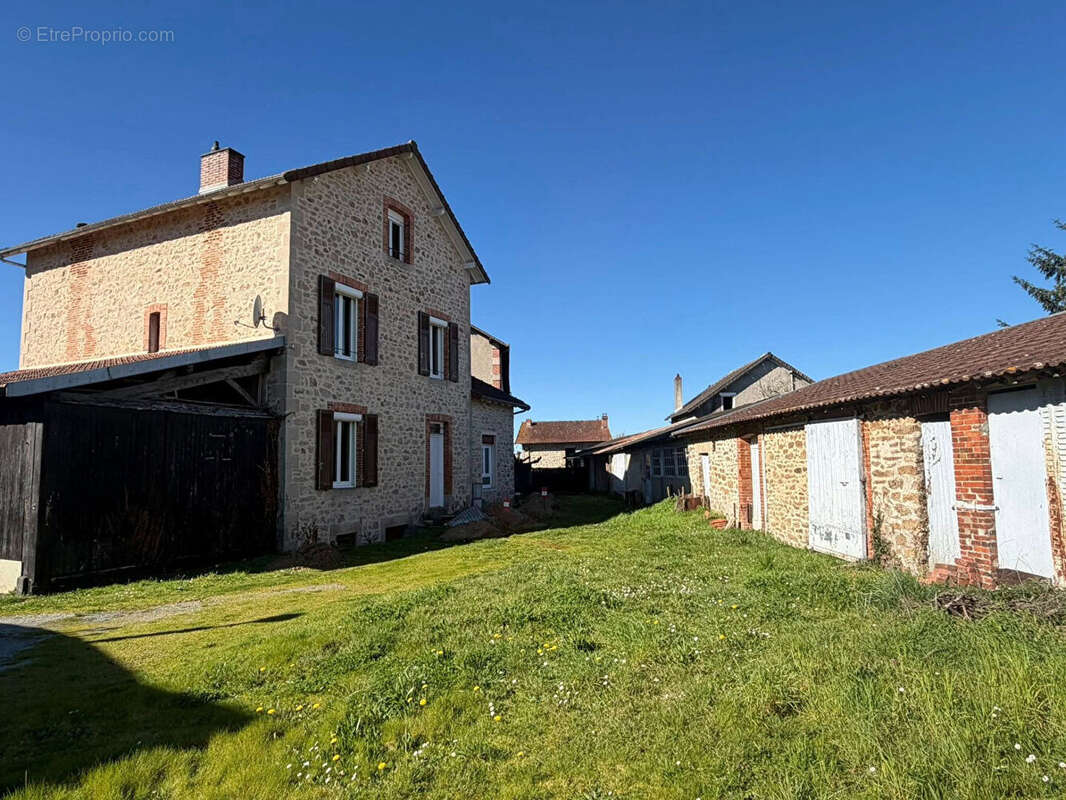 Maison à CHATEAUPONSAC