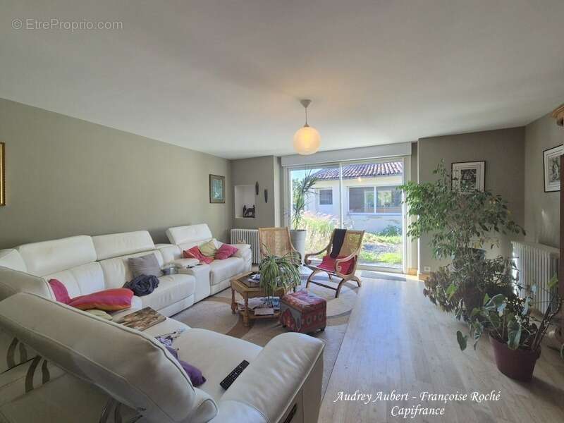 Maison à vendre 9 pièces AUTHON EBEON (17) - photo 6