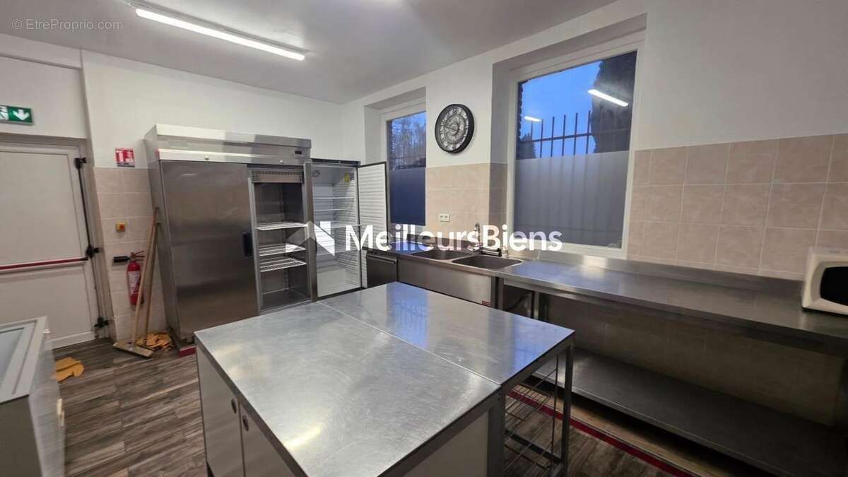 Commerce à PONT-SUR-SAMBRE