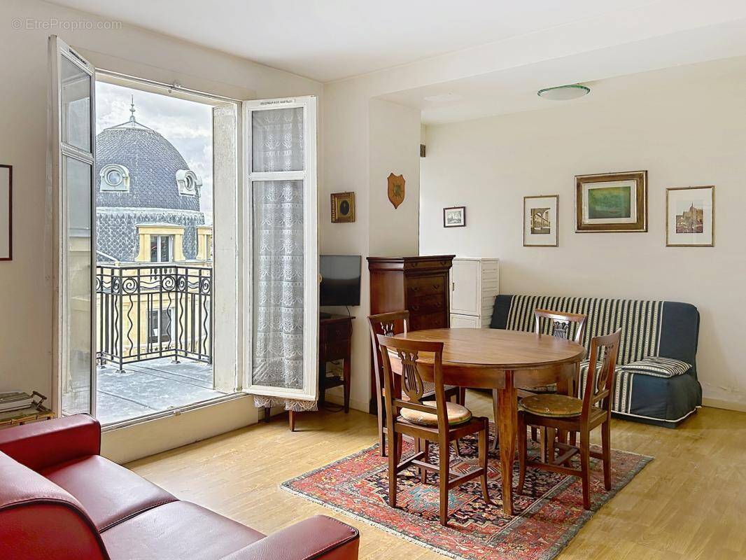 Appartement à PARIS-9E