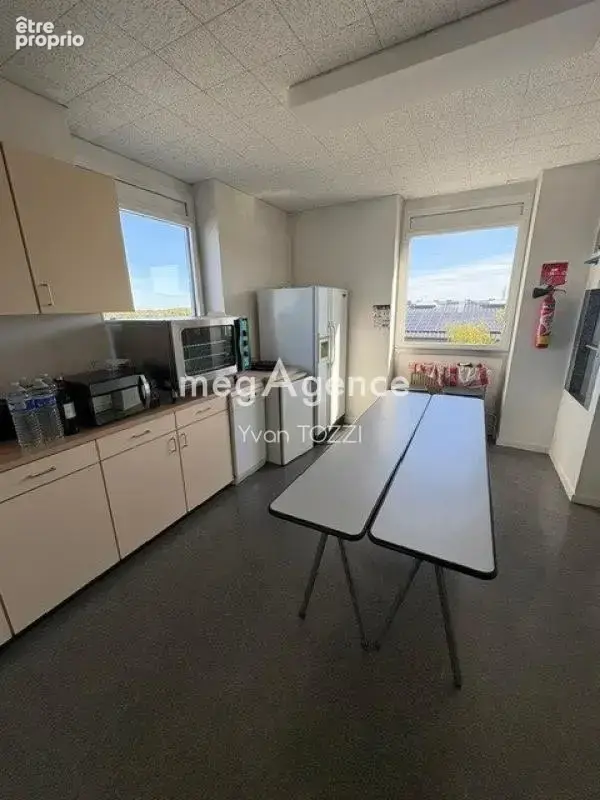 960 m2 de Bureaux avec ascenseur sur 3853 m2 à la Roche sur Yon - photo 5