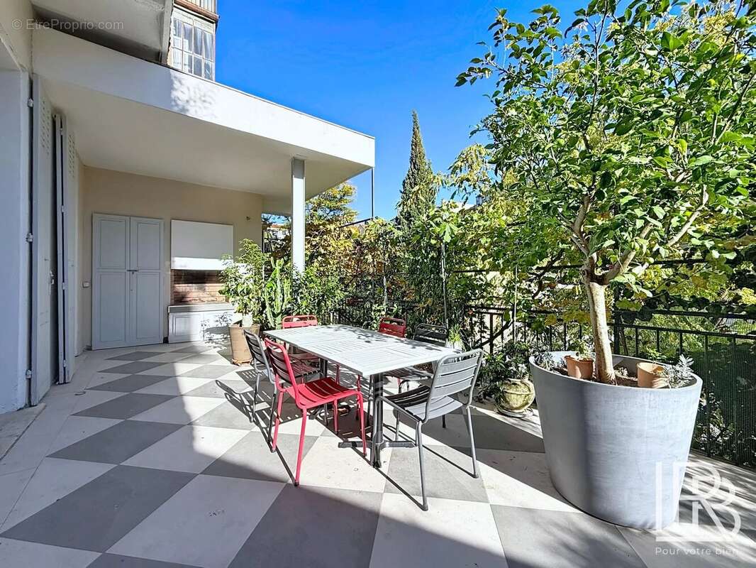 Appartement à MARSEILLE-5E