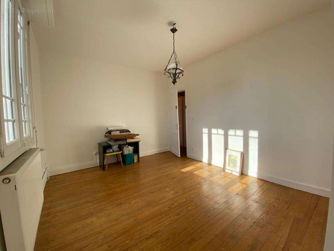 Maison à AMBARES-ET-LAGRAVE