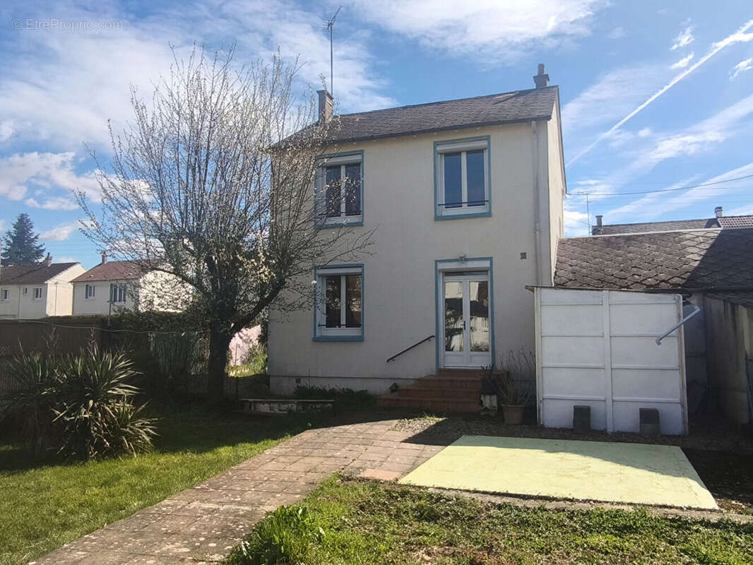 Maison à VARENNES-VAUZELLES