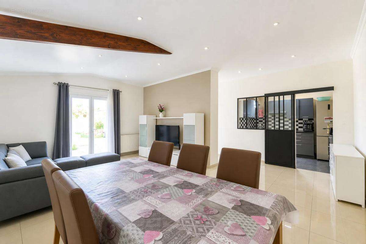BONDY - Maison familiale 5 pièces avec jardin avec dépendance - photo 5