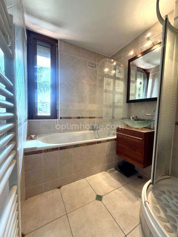 Appartement 4 pièces, 3 chambres / balcon / cave / parking / terrain de tennis - photo 16