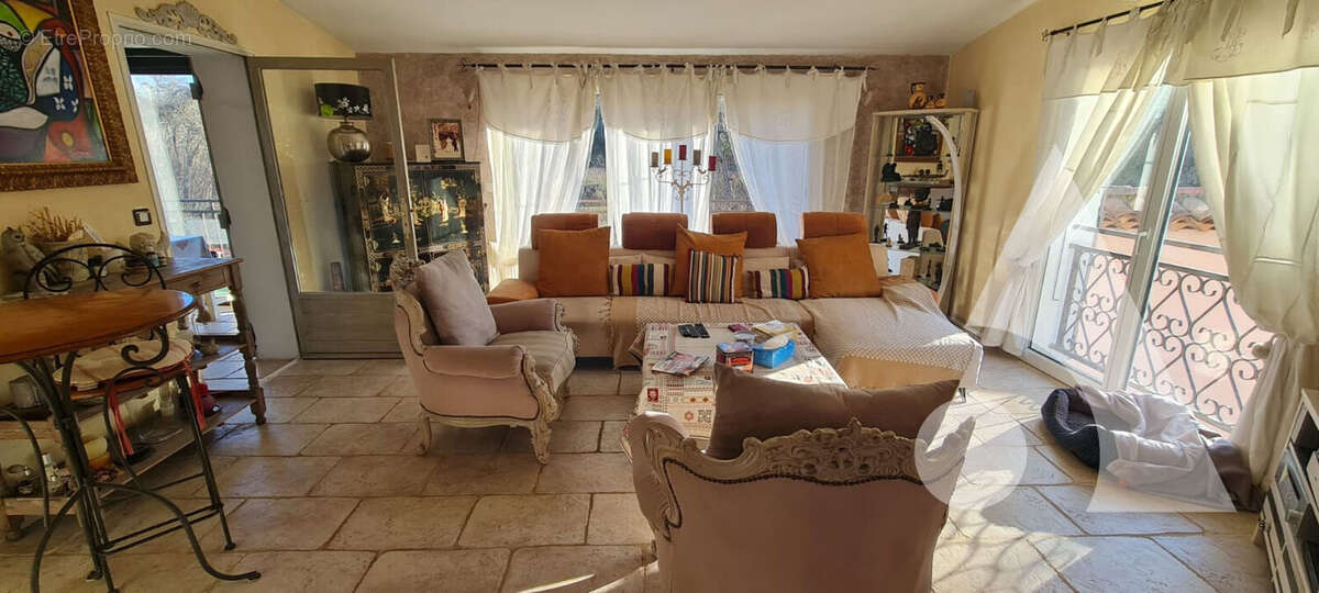 Maison à ENTRECASTEAUX