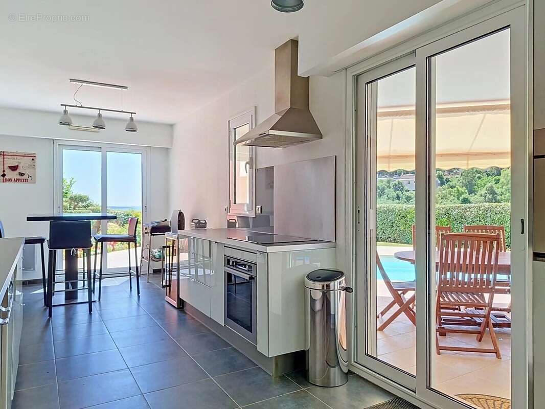 Vente apt-villa avec vue panoramique, jardin privatif et piscine - photo 3