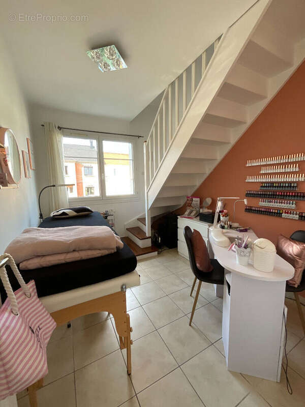 Maison à CHANTELOUP-LES-VIGNES