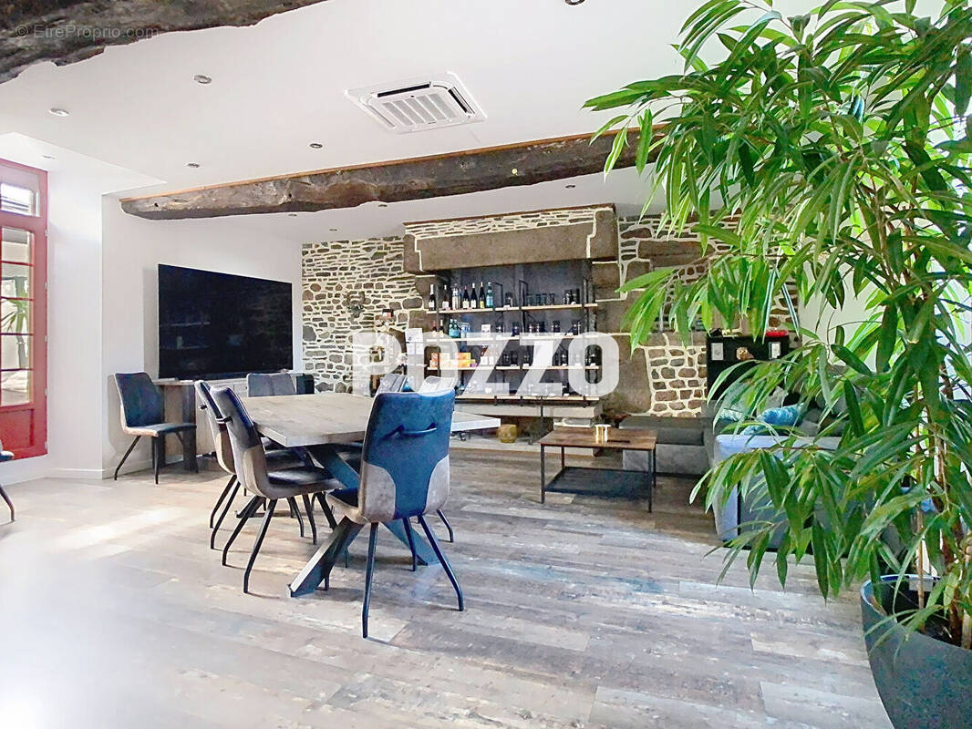 Maison à SAINT-GEORGES-DE-GREHAIGNE