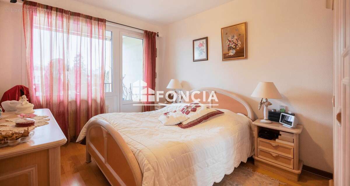 Appartement à LA CHAPELLE-SAINT-MESMIN