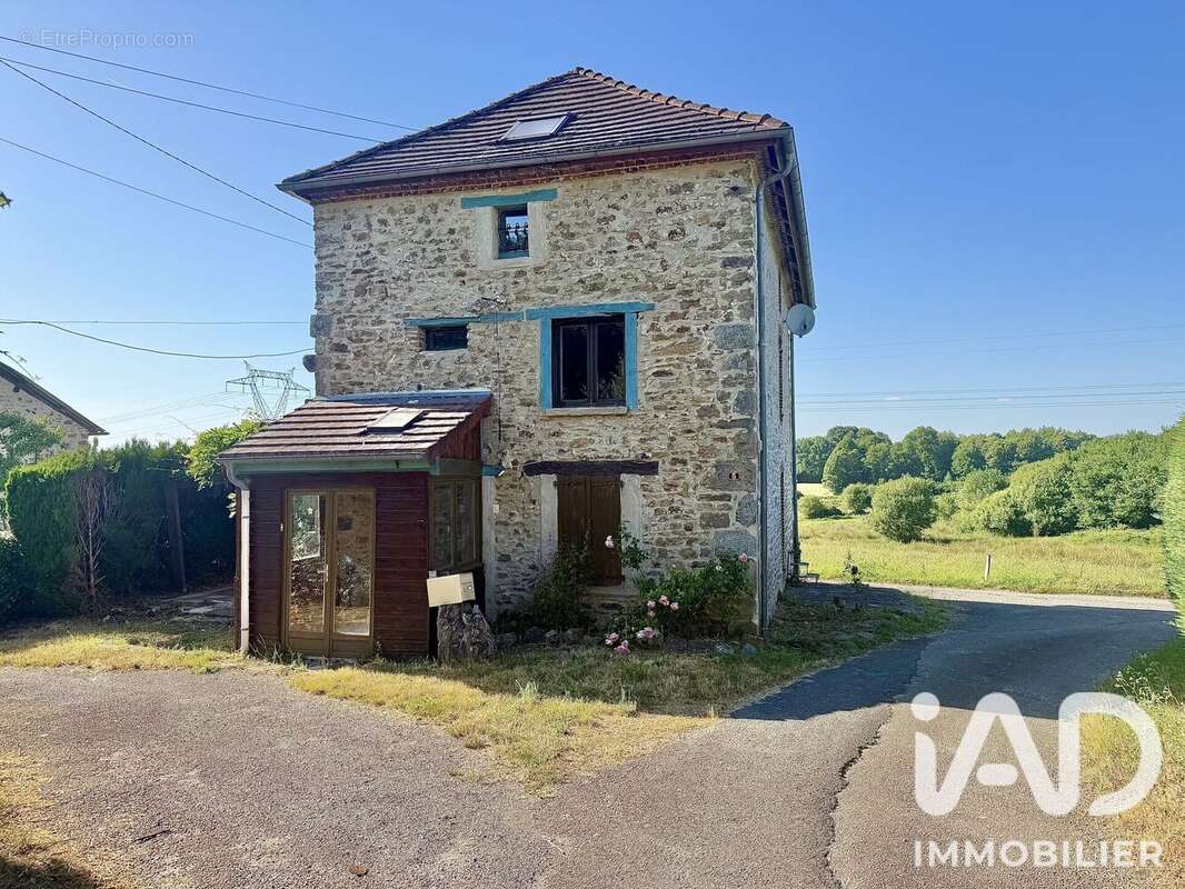 Maison 121 m² à Saint-Martin-Sainte-Catherine  - photo 2