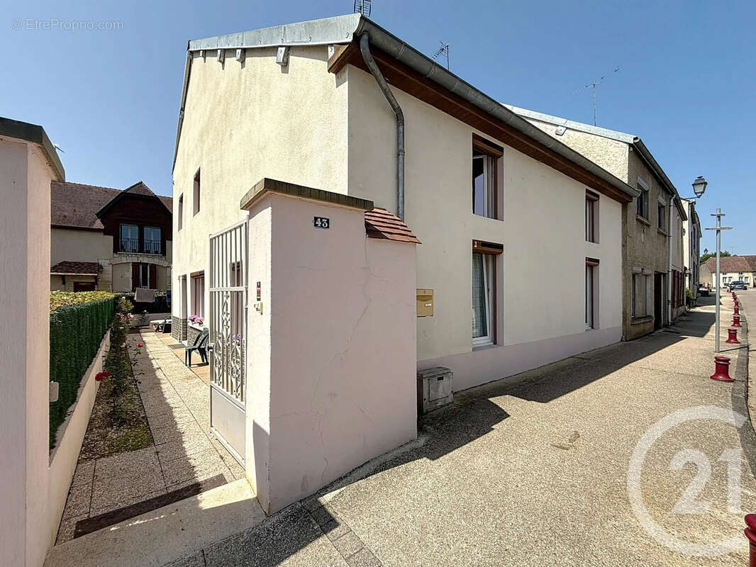 Maison à MIREBEAU-SUR-BEZE