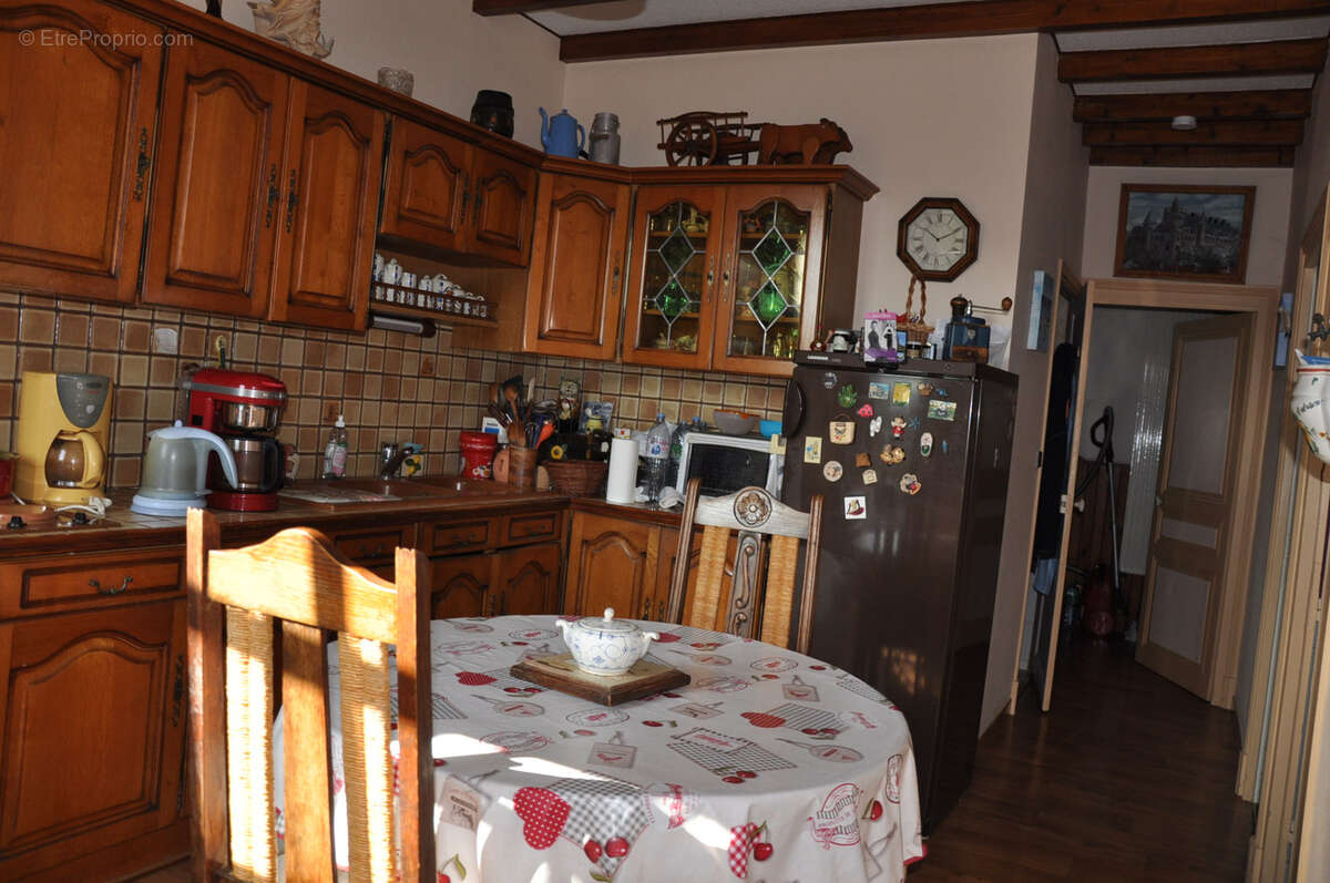 Belle maison proche du centre-ville, avec 3 chambres et un très beau jardin clos (parcelle de 727 m2). - photo 4