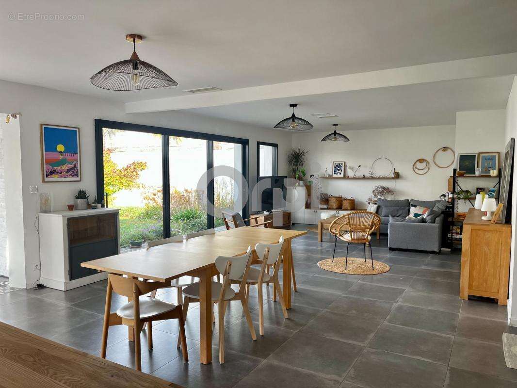 Maison à SAINT-XANDRE