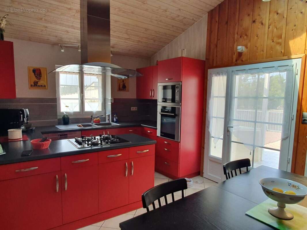Maison 197 m² à Rioux  - photo 6