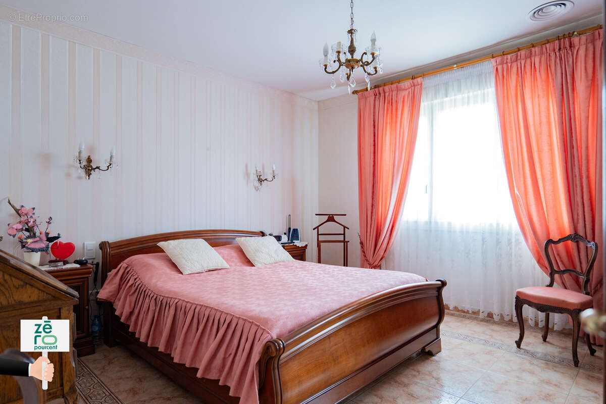 Maison à LES MAGNILS-REIGNIERS