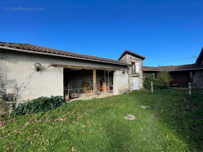 Maison à SAINT-JUNIEN