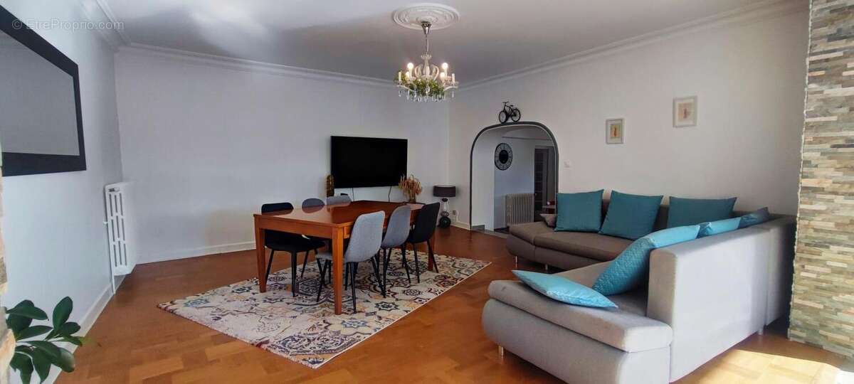 Maison à GREZIEU-LA-VARENNE