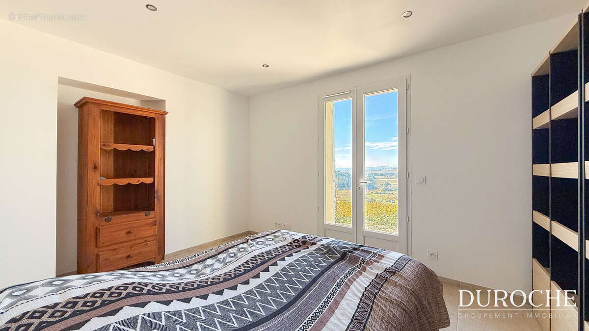Séguret, Maison restaurée avec vue exceptionnelle   109 m2, piscine, garage et atelier - photo 8